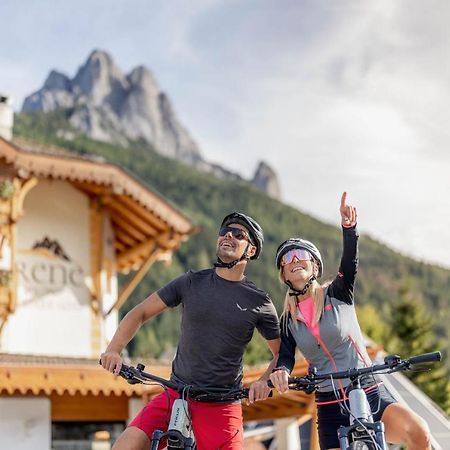 Rene Dolomites Boutique Hotel Pozza di Fassa Buitenkant foto